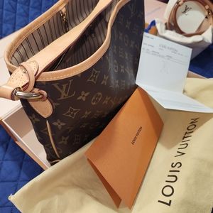 Louie Vuitton handbag, Delightful